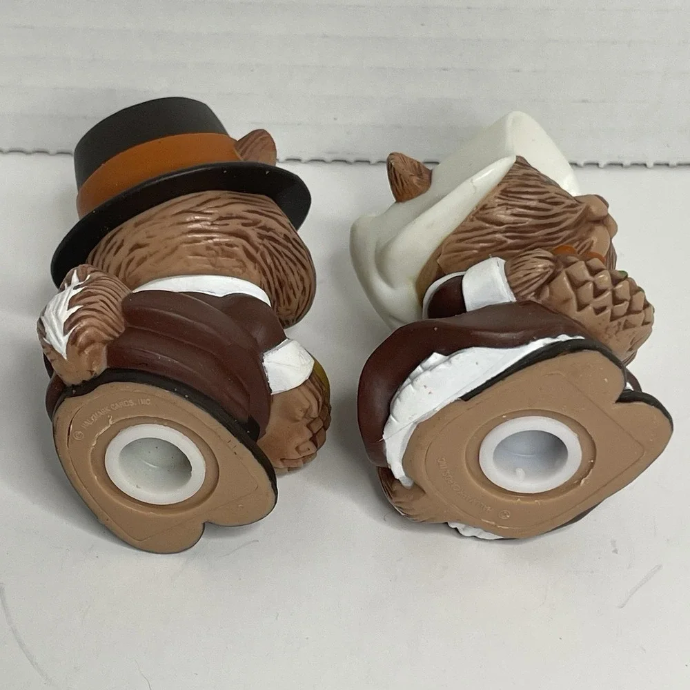 VTG Hallmark Cards Pilgrim Thanksgiving Squirrels Salt & Pepper Shakers 3